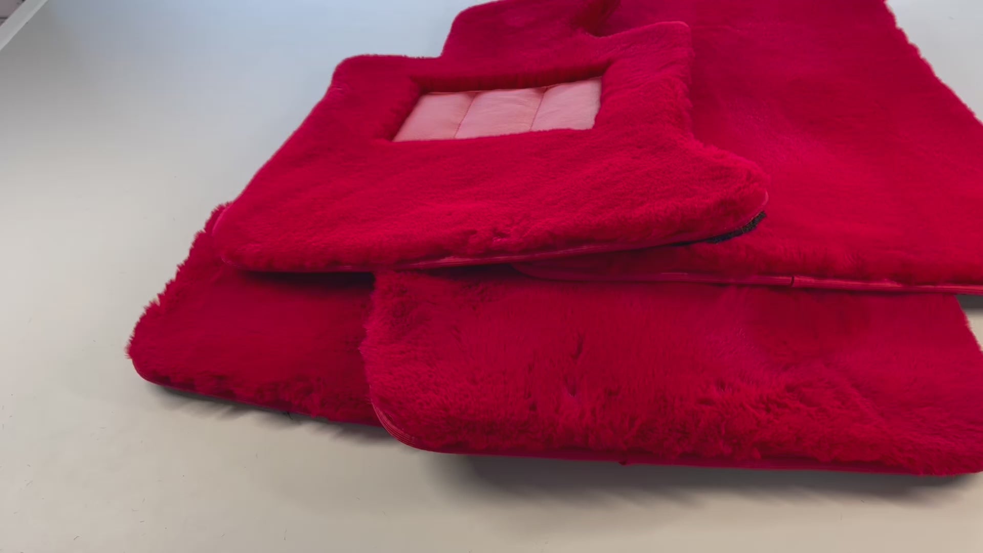 Alfombrillas de piel de oveja roja para Rolls Royce Wraith 2013–2023 Diseño Er56 - AutoWin.EU