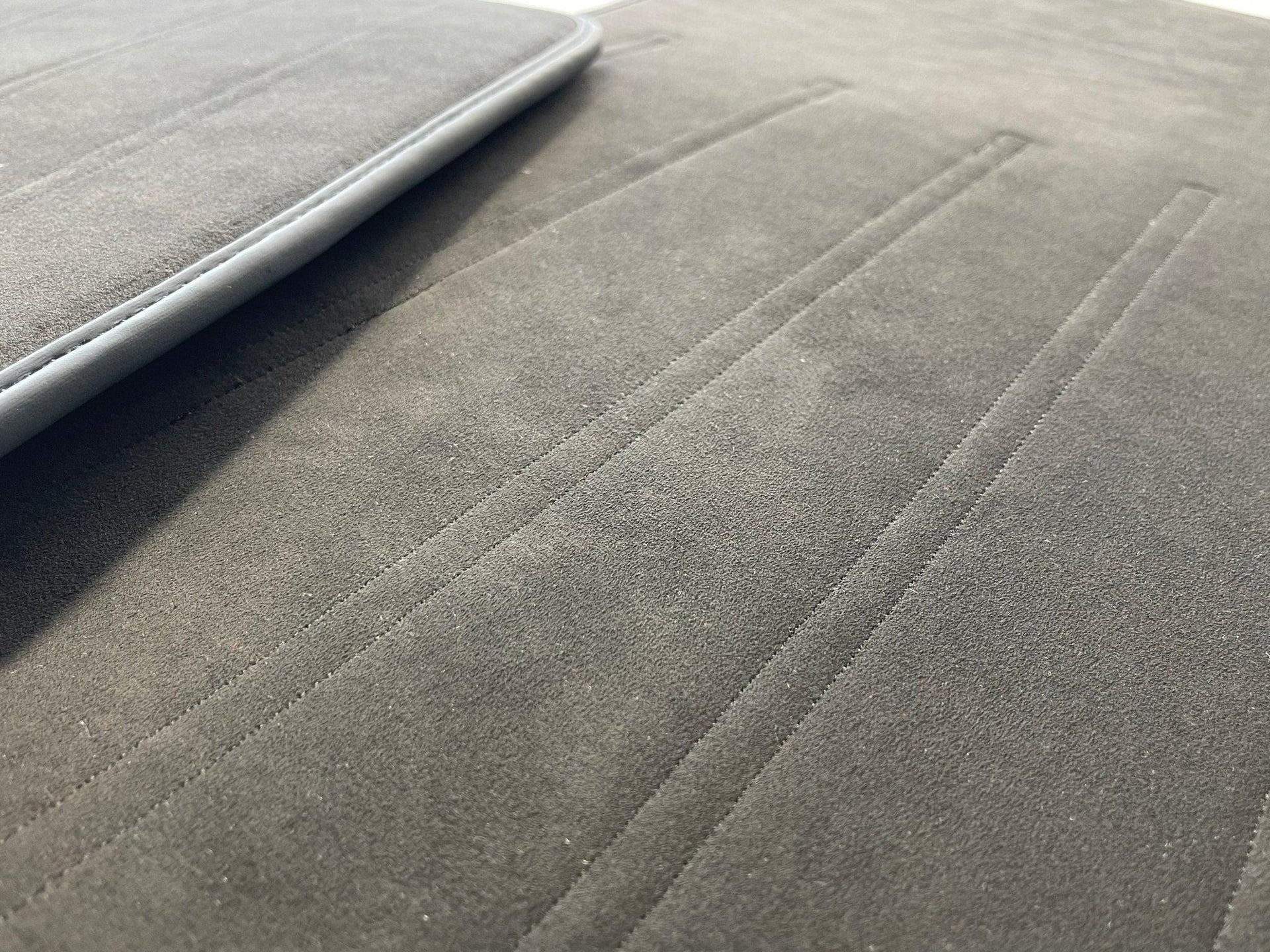 Alcantara Floor Mats For Rolls Royce Black Badge Cullinan - AutoWin